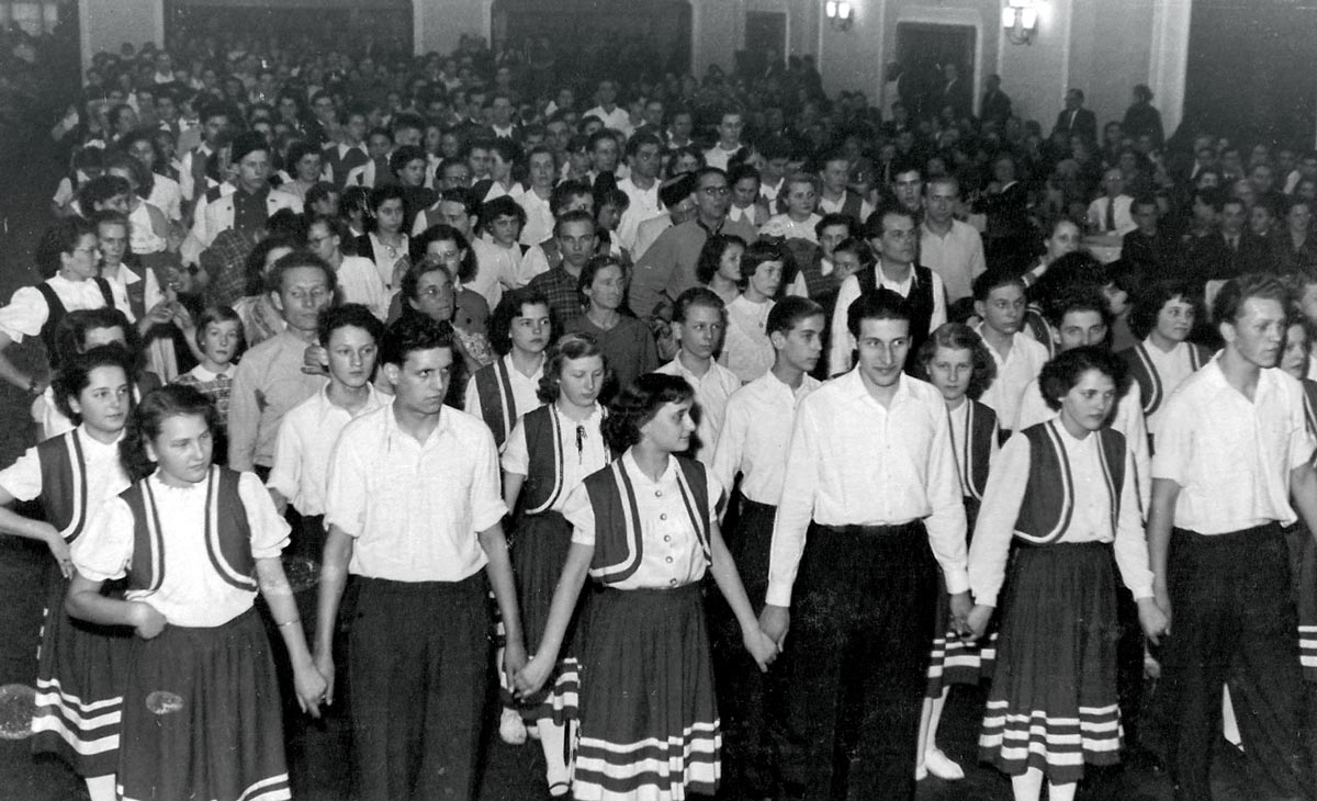 Hier ein Bild vom Tanzfest 1953 im EAW Treptow