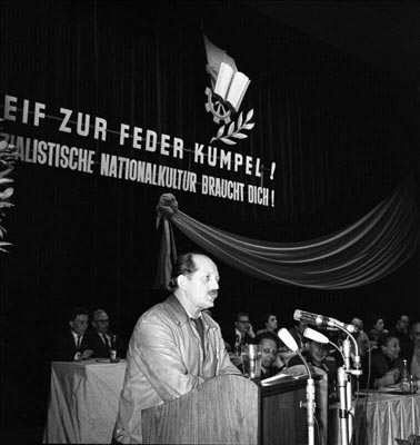 Erwin Strittmatter auf der 1. Bitterfelder Konferenz, 24. April 1959