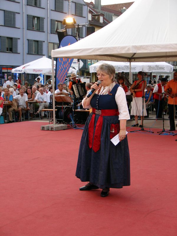Helga Preuß bei der Eröffnung des Bundesvolkstanztreffens 2008 in Offenburg