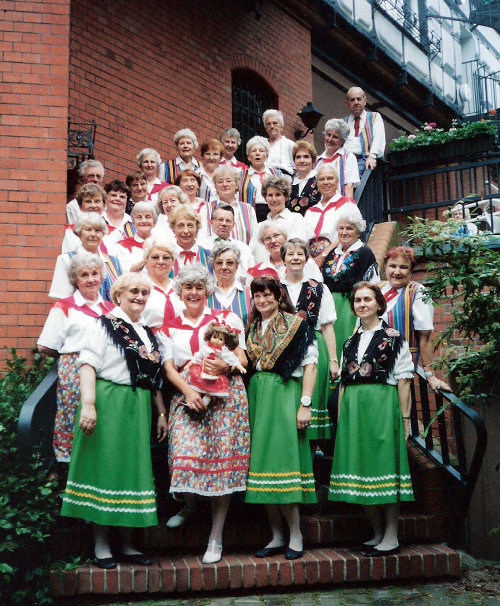 Begegnung des Berliner Volkstanzkreises mit dem Tanzkreis Adelheid in Tegel am 1. Juli 1997