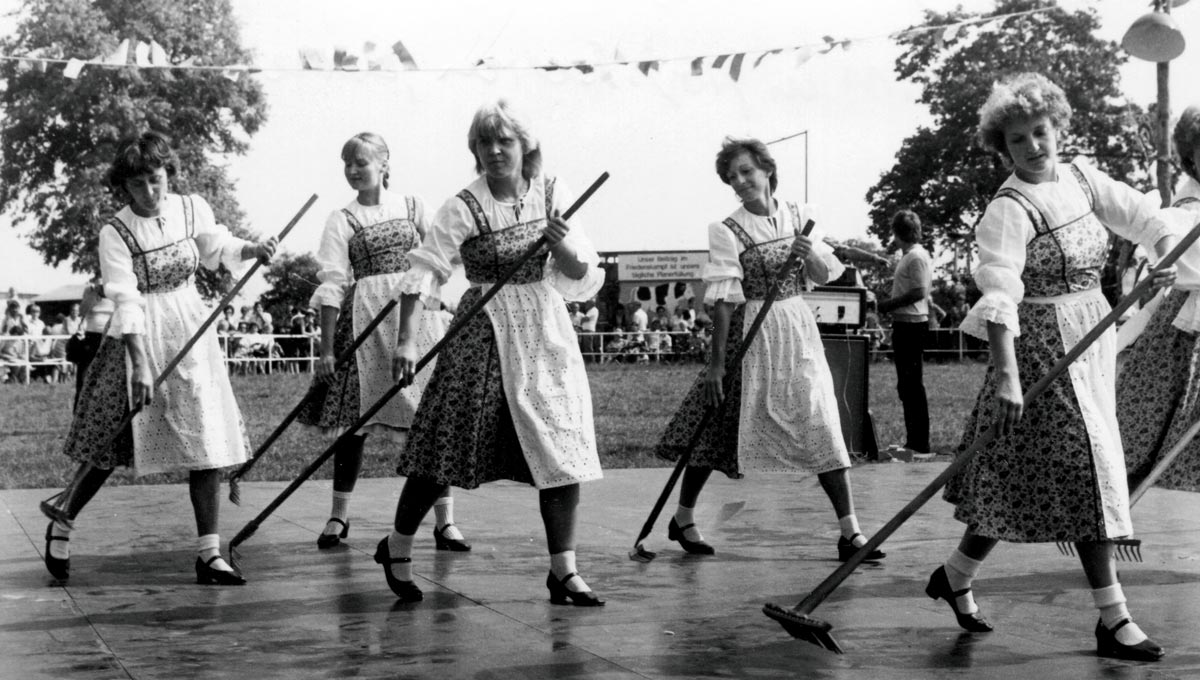 Auch ein Erntetanz gehörte zum Repertoire der Tanzgruppe der Interflug. Hier Anfang der 80er Jahre.