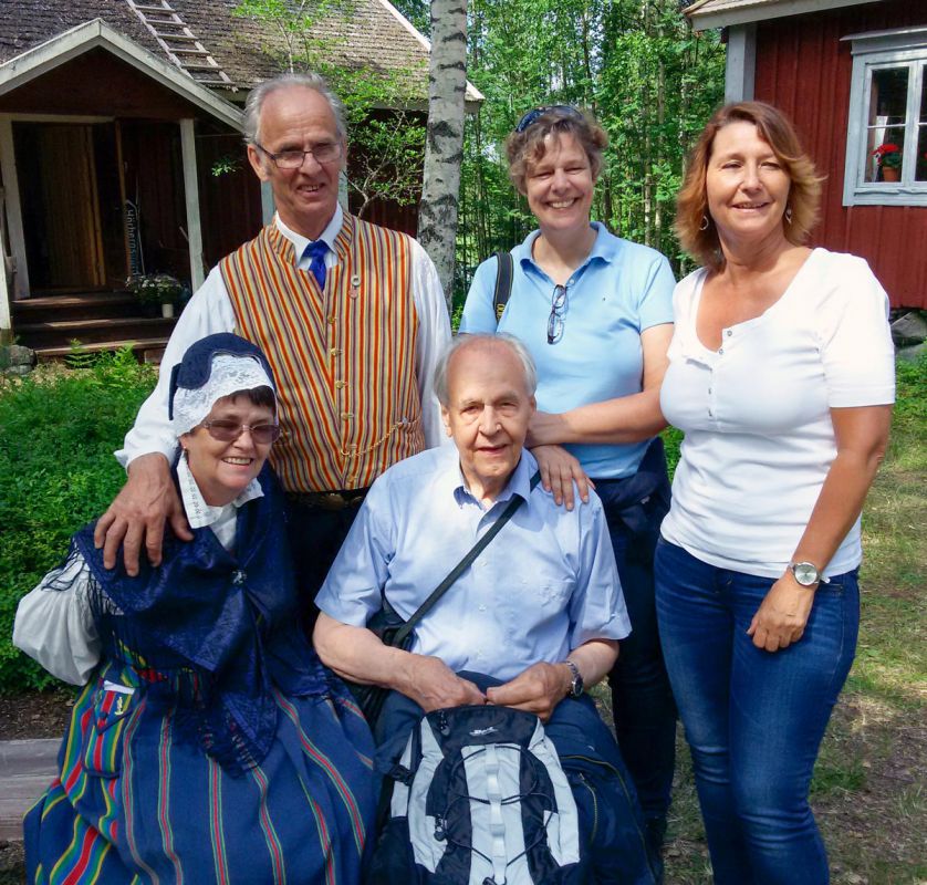 Andrea Pulmer mit ihrem Lebensgefährten Ette, ihrem Vater Arnold (sitzend), ihrer Schwester Kristine (rechts) und Cousine Corinna im Jahr 2016